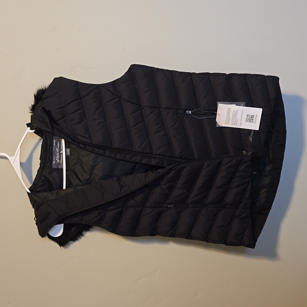 NWT Eddie Bauer Vest with fur hood M